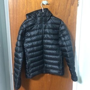 Aritzia Men’s Superlite Packable Puffer Jacket